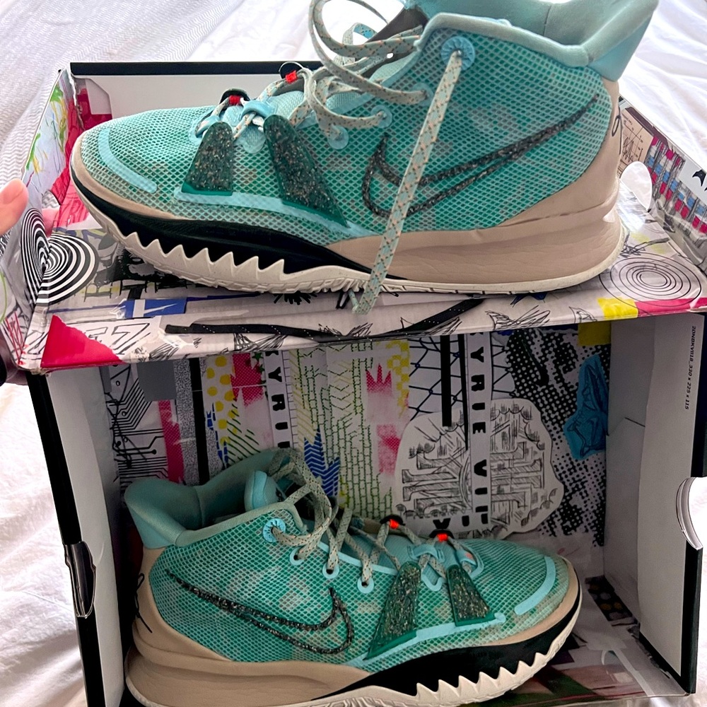 Nike Kyrie 7 Copa Size 8 Men’s basketball shoes.